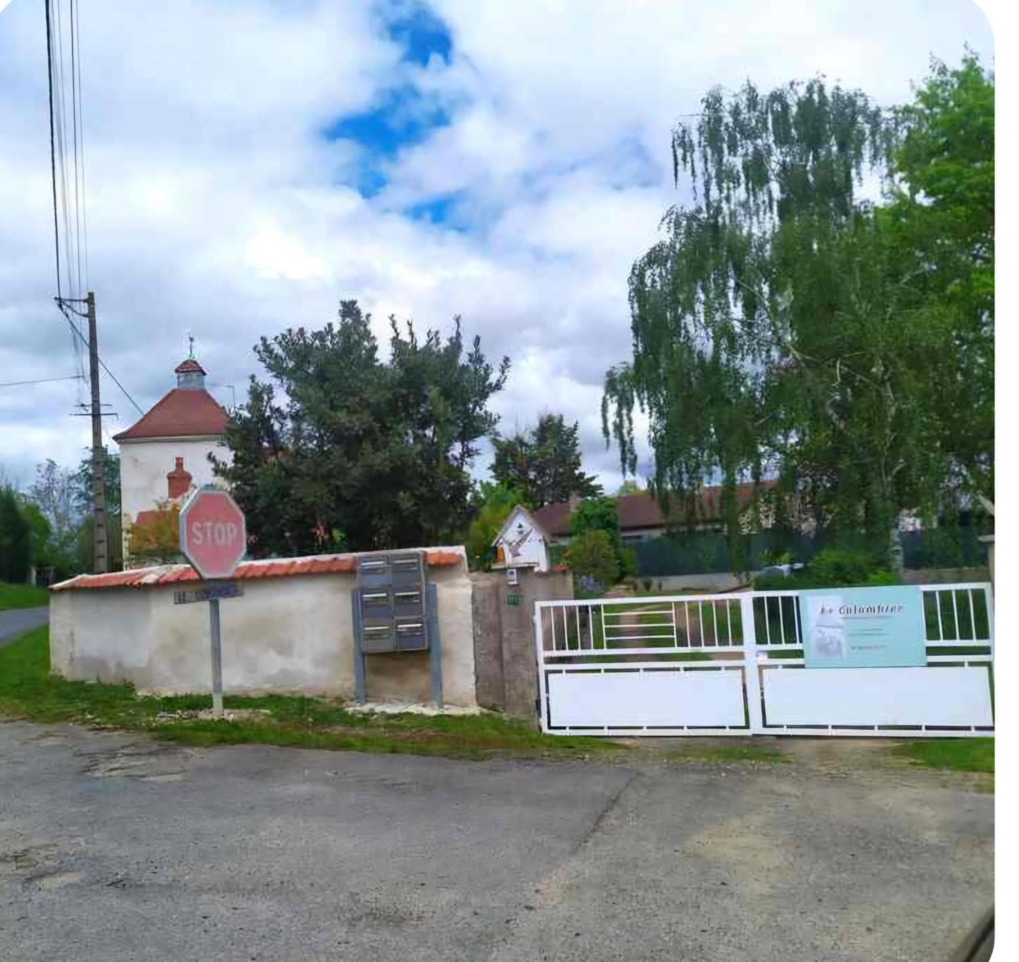A 10Mn De Vichy Studio Dans Ancienne Etable Exterior photo